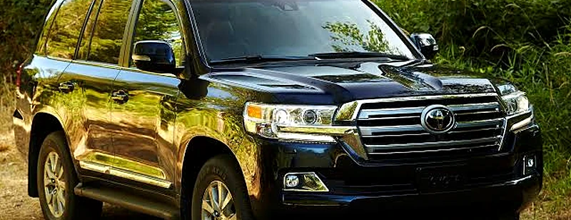 Toyota Land Cruiser 200 preto (imagem do modelo)